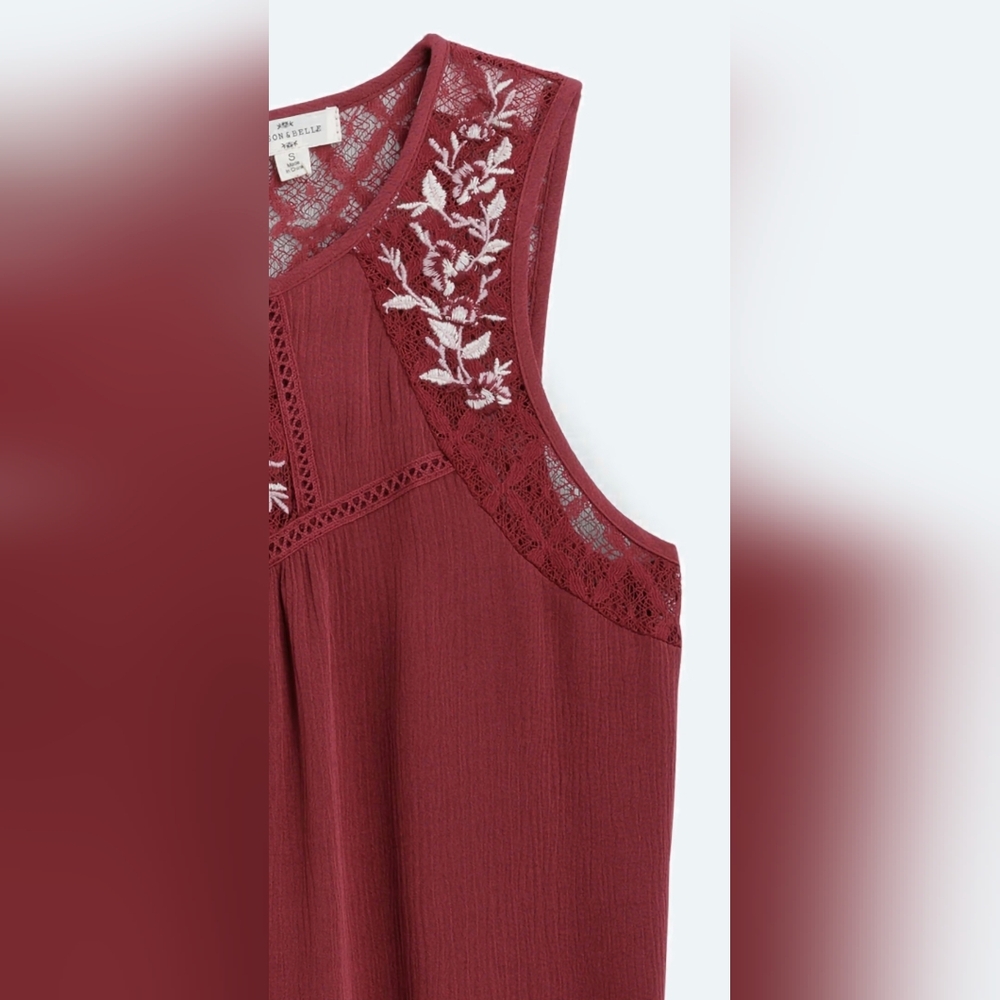 Red Embellished Sleeveless Tank Top - Picture 2 of 8
